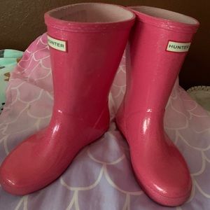 Little Girls Hunter almost new Pink rain boots.